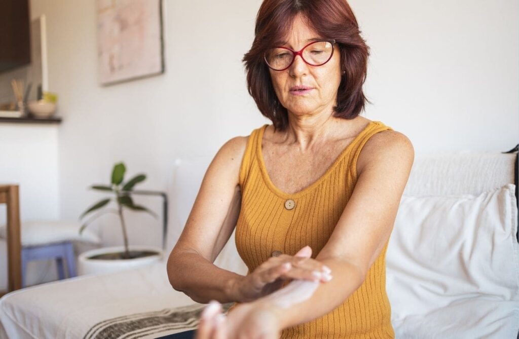 8 Signs you may need hormone replacement therapy