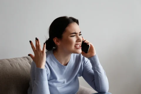 woman-visibly-angry-on-the-phone